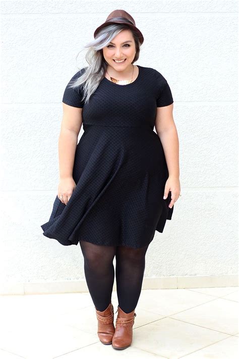 looks plus size com bota cano curto